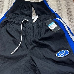 Brand new Nike basketball sweatsuit size M (mens)